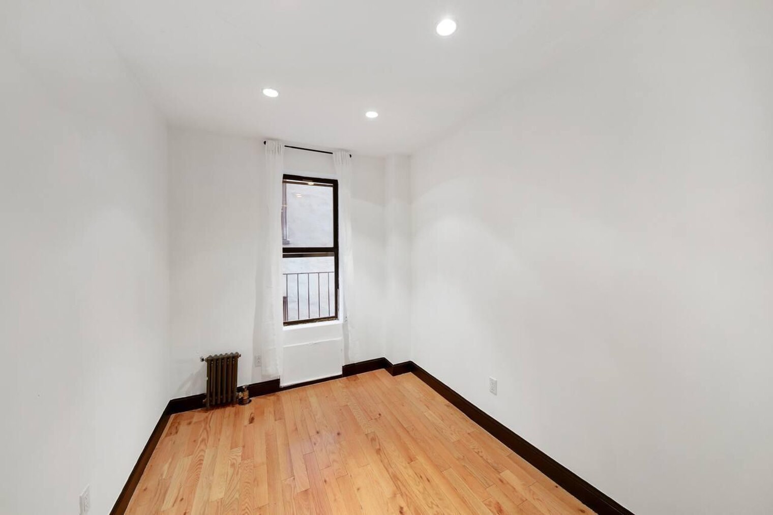 Building Photo - 20 Avenue A