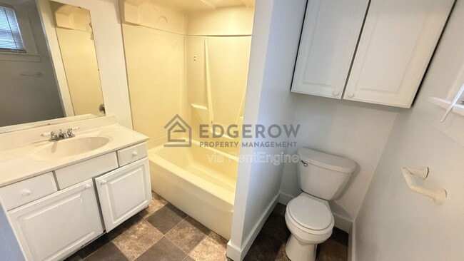 Building Photo - 635 Lafayette Ave NE