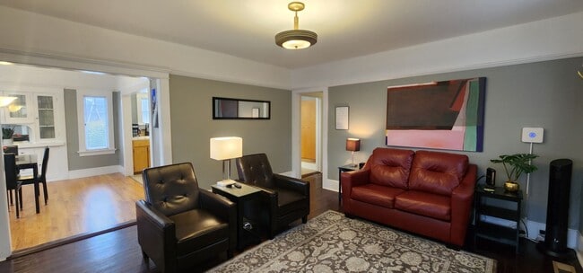 Building Photo - Single Family Fully Furnished Home with Al...