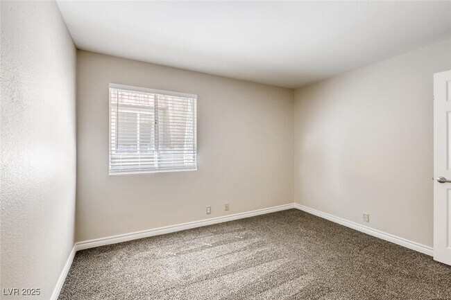 Building Photo - 5224 River Glen Dr