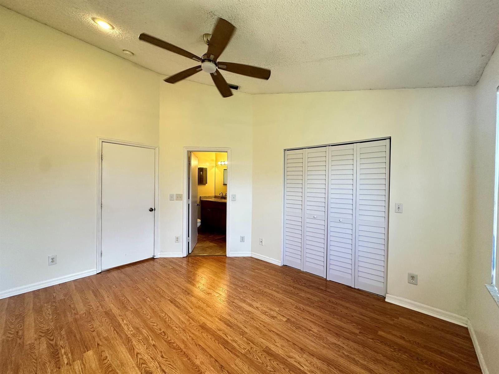 Building Photo - 420 SW 122nd Ave