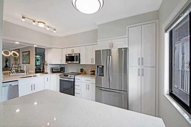 Building Photo - 6241 Pointe Regal Cir