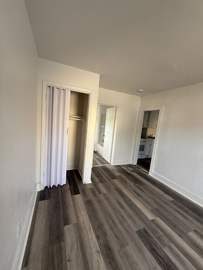 Building Photo - 124 S Chillicothe St