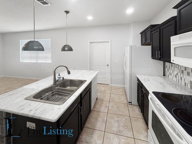 Building Photo - 11174 Savannah Landing Cir