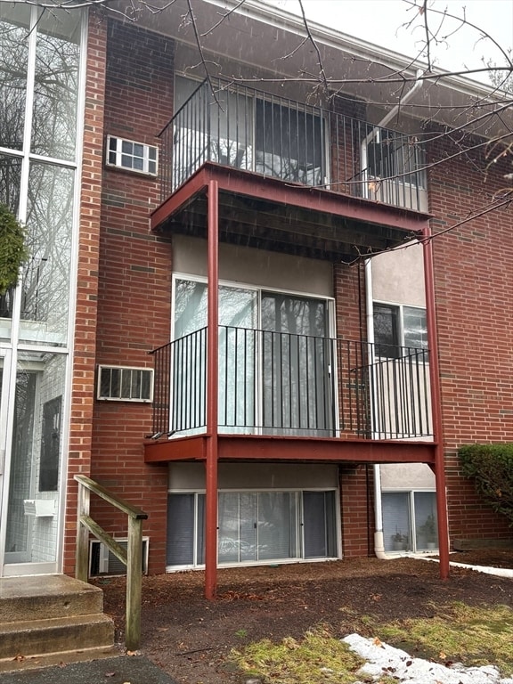 Building Photo - 10 Longwood Dr