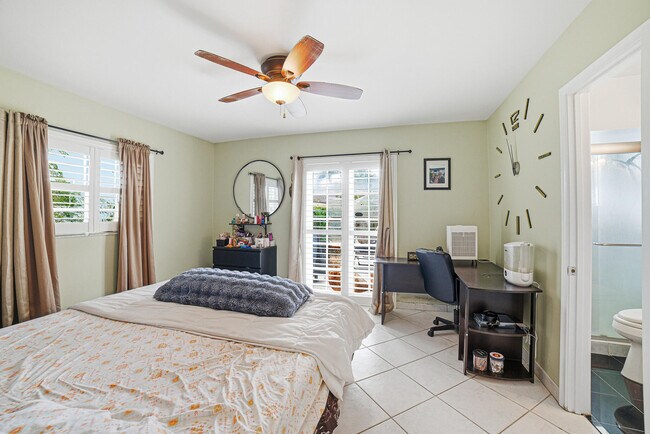 Building Photo - 564 NW 55th St