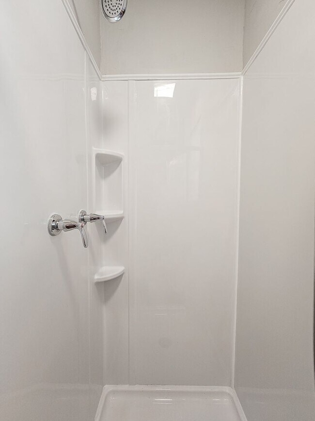 Building Photo - Newly Remodeled 4 bedroom 2 bath home in S...