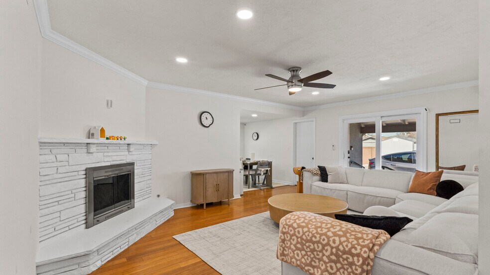 Building Photo - 1511 E Orange Grove Ave