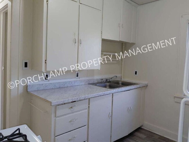 Building Photo - 216 W Grand Ave