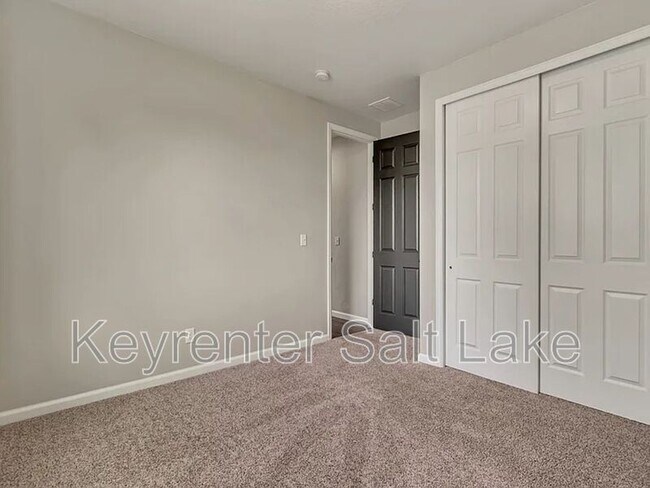 Building Photo - 31 N Palomino Way