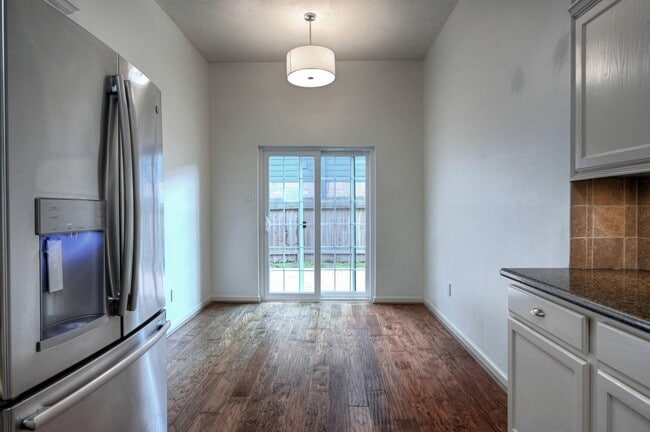 Building Photo - 9859 Meadow Bend Ln