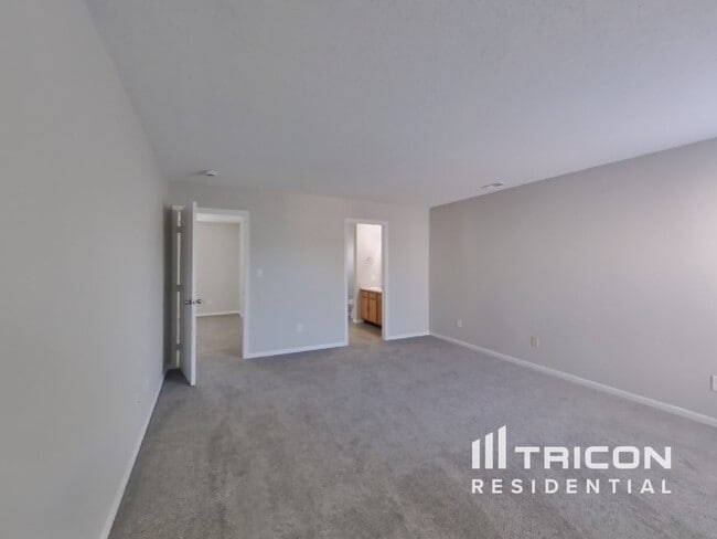 Building Photo - 607 Deer Trail Dr