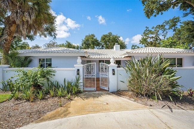 Building Photo - 500 Gardenia Ln