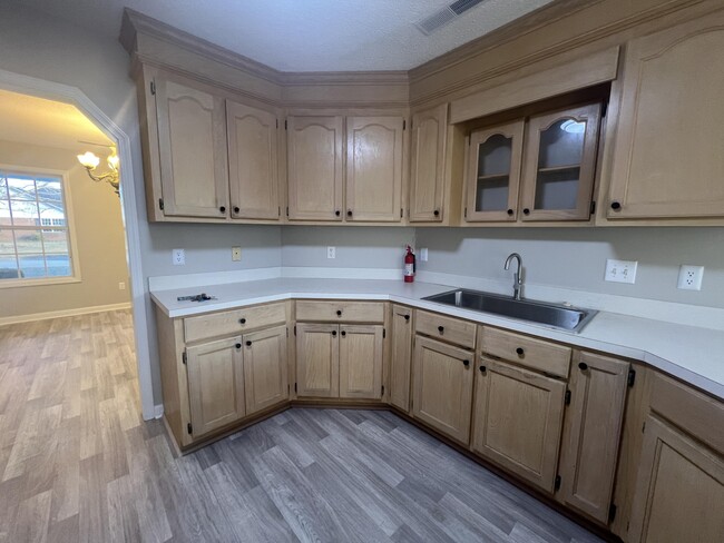 Building Photo - 1240 Inabinet Dr