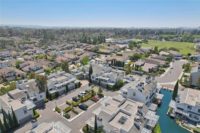 Building Photo - 15 Waterway