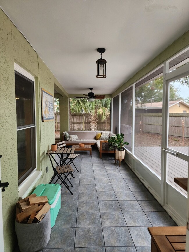 Building Photo - Pool home in Historic Tarpon Springs
