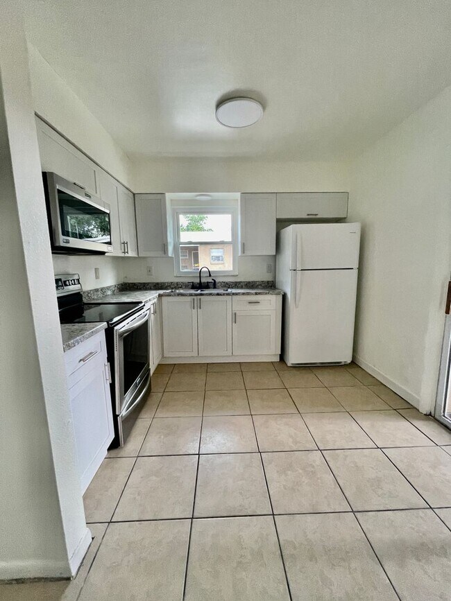 Building Photo - FIRST MONTH FREE - Cozy 2 bed 2 bath in Winter Park