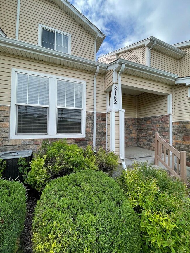 Building Photo - 2 bedroom townhome nestled in the heart of Fountain.