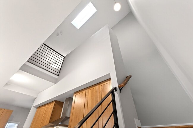 Building Photo - Modern 3BR Townhome in Millbank Village!