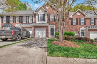 Building Photo - 1802 Robinwood Village Dr