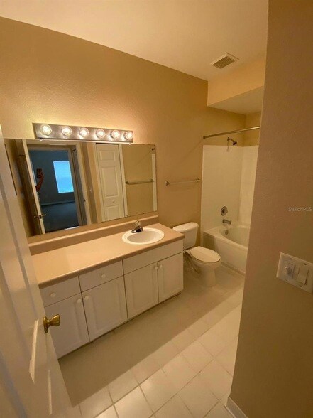 Building Photo - 5001 Wellington Park Cir