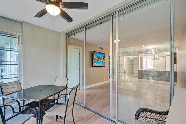 Building Photo - 3051 S Palm Aire Dr