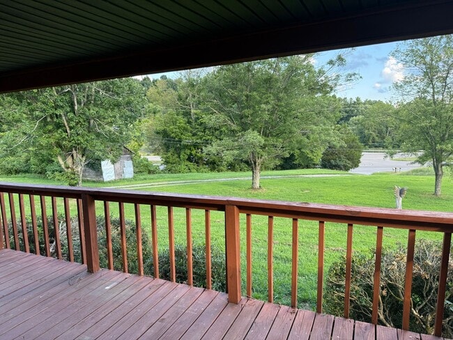 Building Photo - Move-In Ready 3/2 Home With Modern Upgrades & Country Charm