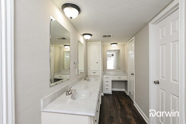 Building Photo - 230 Kirkaldy Dr