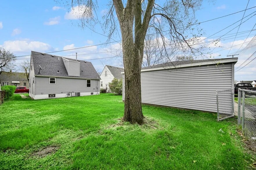 Garage and back of house - 6806 Ridgeland Ave