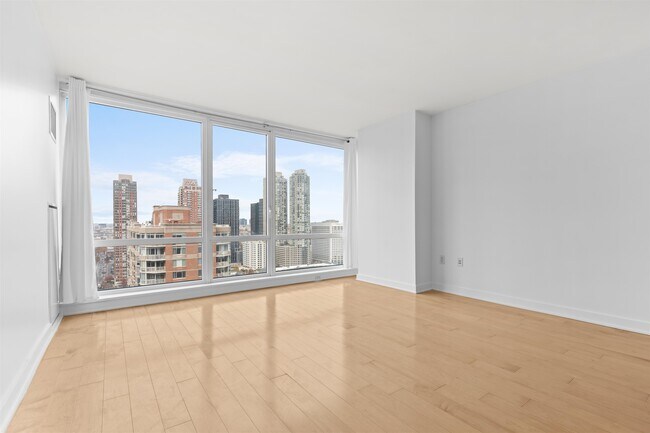 Building Photo - 2 2nd St