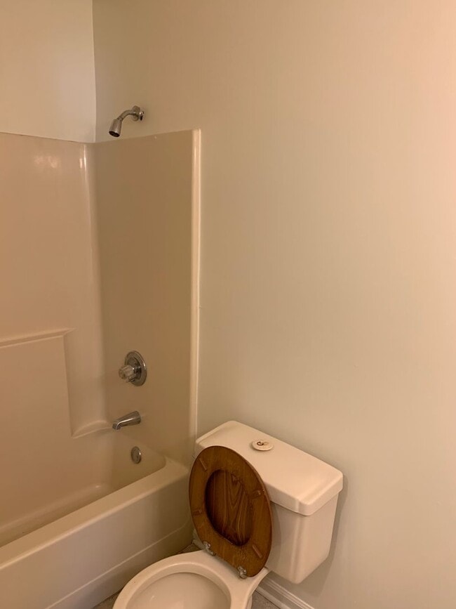 Building Photo - 3Bed/2Bath Home/Corner Lot/2 Car Garage an...