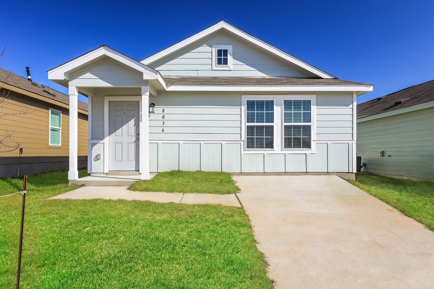 Primary Photo - 8068 Nube Medina