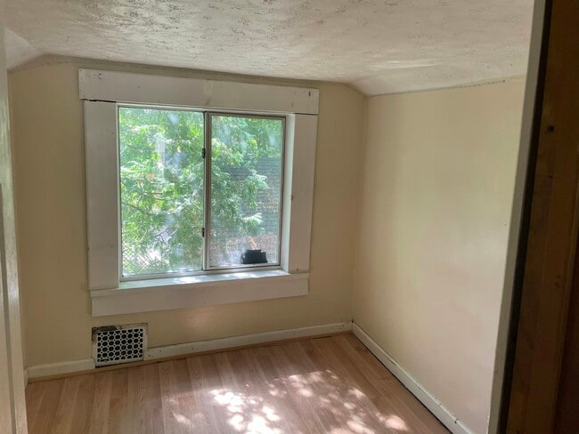 Building Photo - 289 N Midler Ave