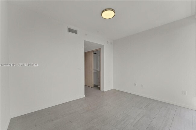 Building Photo - 1000 Brickell Plaza