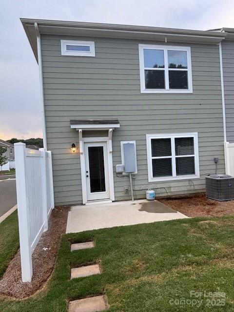 Building Photo - 1002 Sagecroft Ln