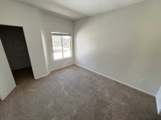 Building Photo - Gorgeous 2bed/2 bath condo in Southwest!