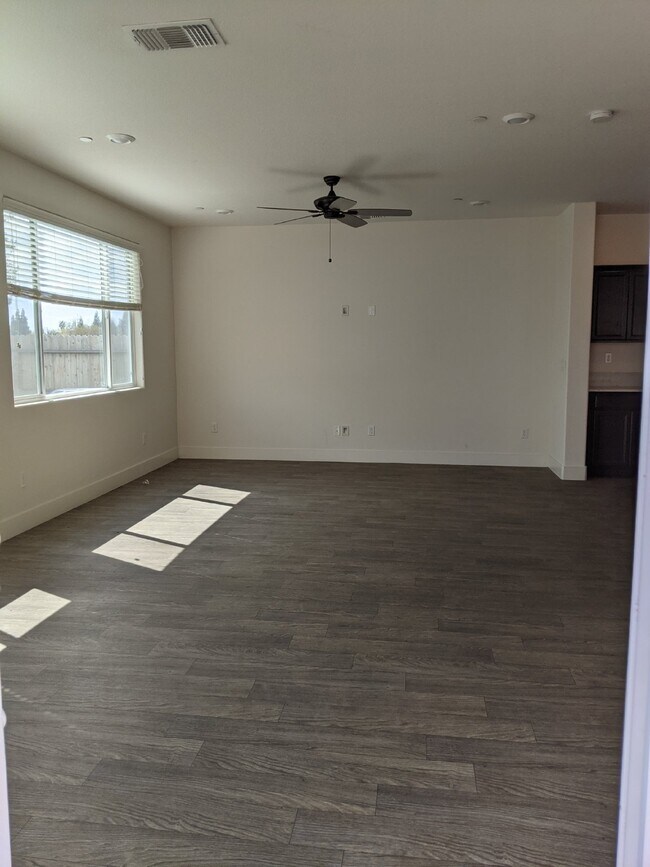 Building Photo - 2312 Vaca Way