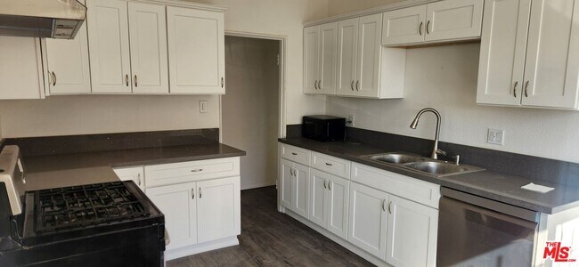 Building Photo - 1464 Alvira St