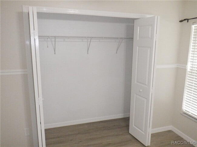 Building Photo - 621 Eden Dr