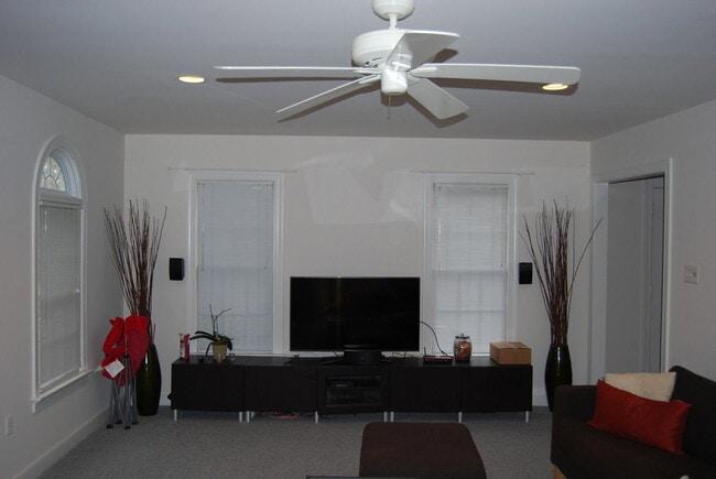 Building Photo - 8413 Wilshire Pl