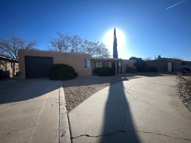 Building Photo - 3112 Colorado St NE