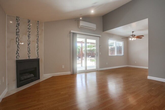 Building Photo - Single Story Duplex with Two Private Residences