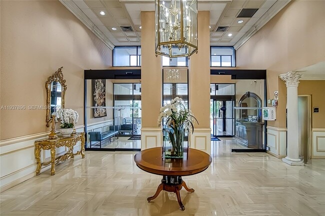 Building Photo - 2500 Parkview Dr