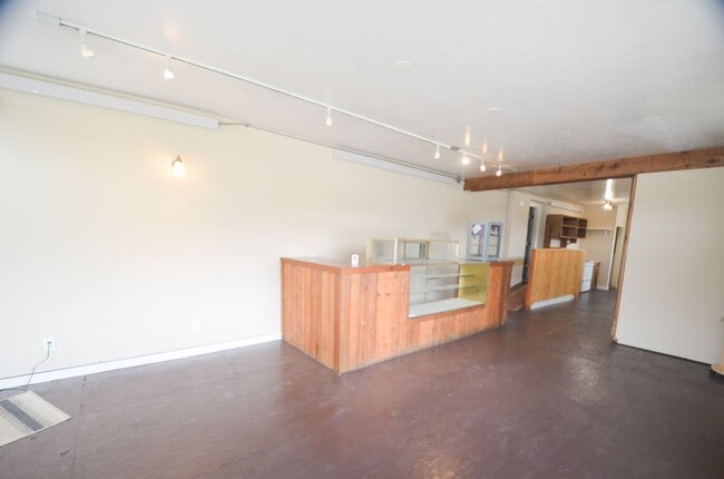 Building Photo - Commercial and Residential Option! Main St Alma!