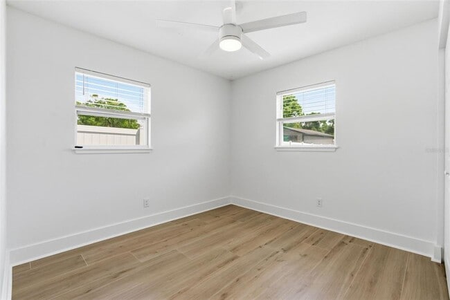 Building Photo - 3916 W Iowa Ave