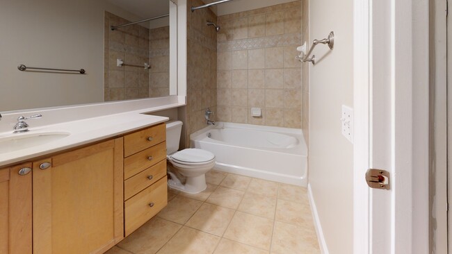 Building Photo - Logan Circle One Bedroom With Private Balc...