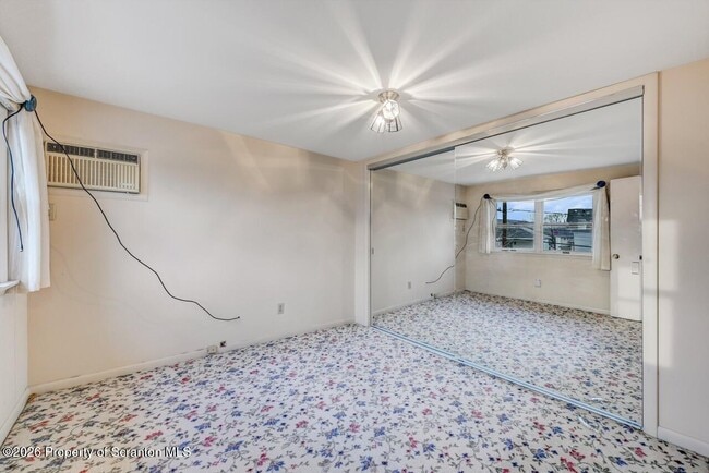 Building Photo - 454 Hickory St