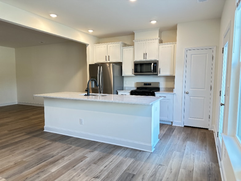 Building Photo - 107 Hyacinth Ln