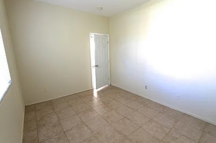 Building Photo - 40269 Miklich Dr