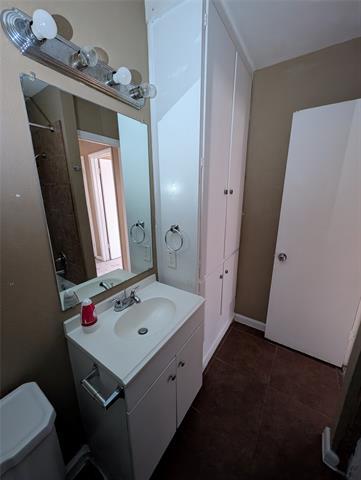 Building Photo - 5453 Wayside Ave